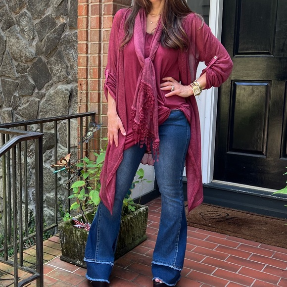 12 Made In Italy Chic Top and Cardigan Set - Picture 3 of 6